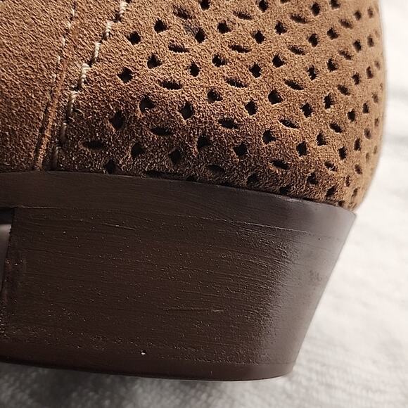 LUCKY BRAND BRAYLIE LEATHER PERFORATED SUEDE ANKLE COMFORT BOOT LADIES 9.5 GUC - Picture 14 of 16